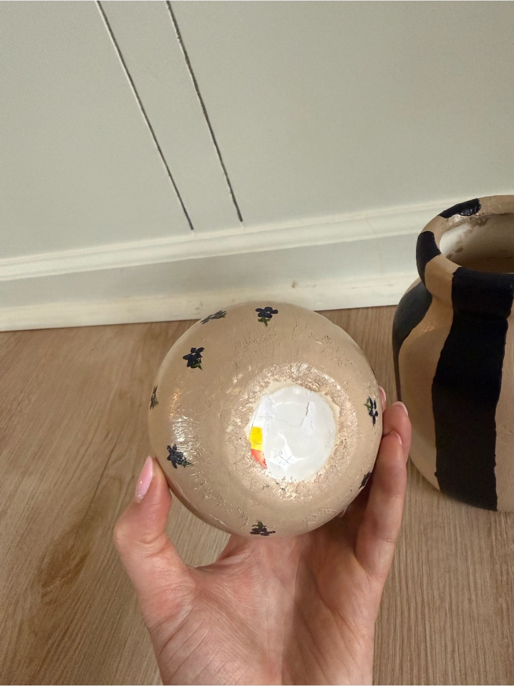 Bundle of Two Painted Vases - Picture 4 of 6